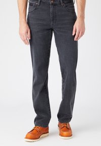 Wrangler TEXAS - Calças de ganga de perna direita - black gold