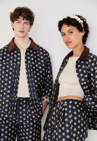 Sister Jane BUCK FLOWER JACKET UNISEX - Denim jacket - navy