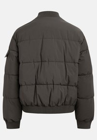 Meeste puffer-jakk tumesinises. Omab soonilise krae, tekstuurset, tikandmustrit ning elastseid varruka- ja allääri. Küljetasku detail.