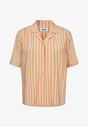 Chemise à manches courtes en rayures verticales orange clair et crème, avec un col en pointe et un devant boutonné, fabriquée en tissu léger.