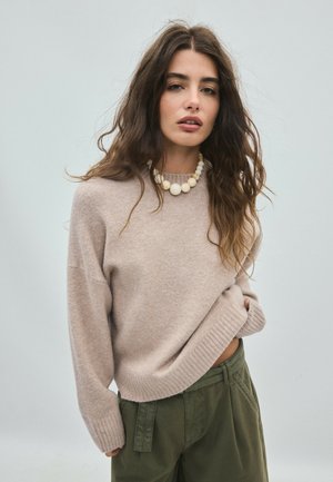 Stradivarius, SOFT-TOUCH BASIC KNIT JUMPER - Svetrík - beige
