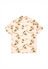 Chemise à manches courtes de couleur pêche claire avec des motifs d'île tropicale, de palmier et de mouette, ainsi qu'un texte orange "Peace & Regime" inscrit sur le tissu.