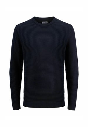 Marineblauer Strickpullover mit gerippter Struktur, Rundhalsausschnitt und langen Ärmeln; verfügt über einen geraden Saum und ein Markenetikett am Kragen.