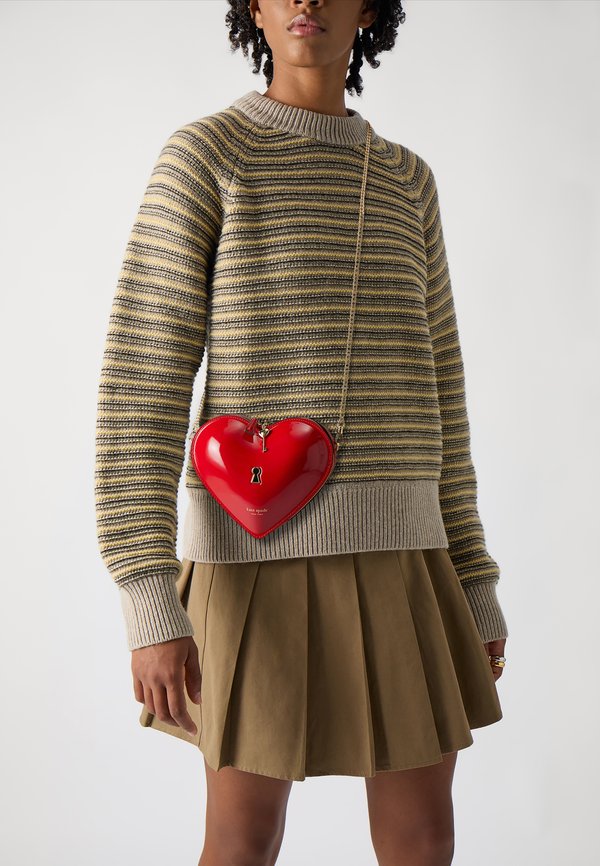 KEY TO MY HEART PATENT CROSSBODY - Cross body bag - cherry rouge