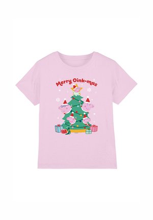 Rosa T-Shirt mit kurzen Ärmeln, auf dem ein cartoonartiger Weihnachtsbaum mit Schweinchencharakteren zu sehen ist, die Hüte tragen, umgeben von bunten Geschenkboxen und Text.