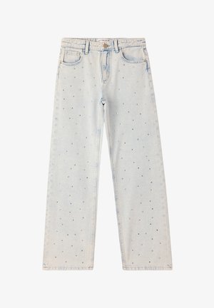 Jasnoniebieskie dżinsy o prostym kroju, z rozproszonym wzorem małych srebrnych ćwieków i standardowymi kieszeniami.