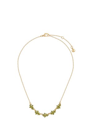 Kuldne kett-kaelakee roheliste lehekujuliste ripatsitega, mis on ühtlaselt jaotatud alumisel eesosale, reguleeritava kinnituse ja väikese ümmarguse sildiga.