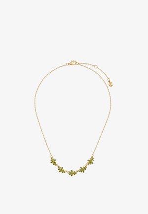 Gouden ketting met groene bedels in de vorm van bladeren, gelijkmatig verdeeld over de onderkant aan de voorkant, voorzien van een verstelbare sluiting en een klein rond label.