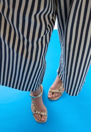 LOLA CASADEMUNT, STRAP SANDALS - Sandalias - silver