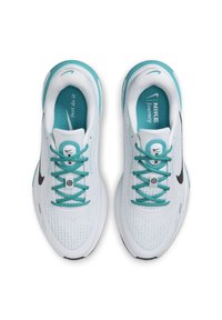 Nike Performance JOURNEY RUN - Zapatillas running asfalto - white dusty cactus pure platinum black