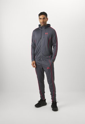 Under Armour TRACKSUIT - Survêtement - castlerock/racer red