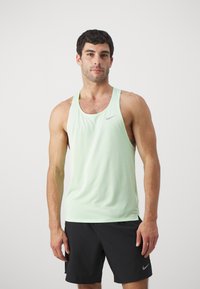 Nike Performance FAST SINGLET - Viršus - vapor green/silver
