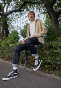Vans SK8-HI TAPERED UNISEX - Sapatilhas de cano alto - black/natural
