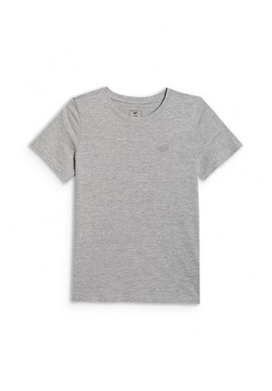 Prosty szary bawełniany t-shirt z krótkim rękawem i okrągłym dekoltem, ułożony na płasko, pokazujący przednią stronę z małym logo na piersi.