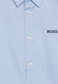 BOSS Kidswear EXCLUSIVE LONG SLEEVED - Srajca - pale blue