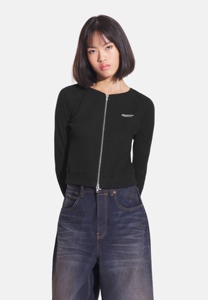 - Bluzka z długim rękawem