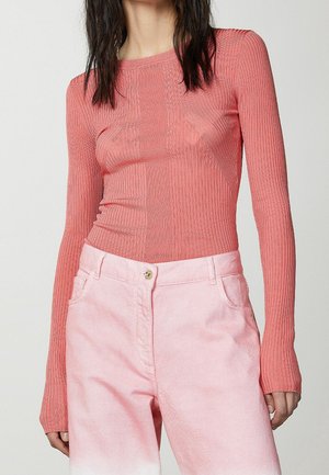 Stickad tröja - coral