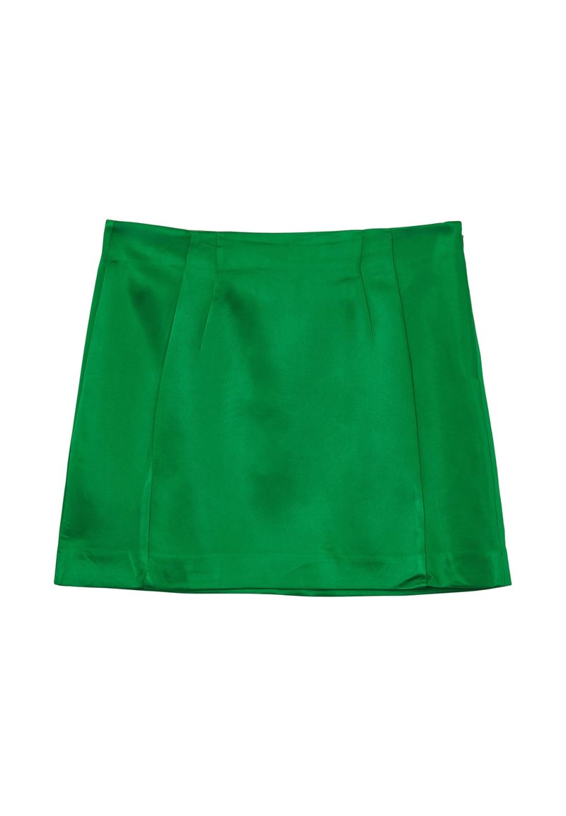 Mini gonna in raso verde con una texture liscia, dettagli a pieghe e orlo dritto. Il tessuto ha una leggera lucentezza.