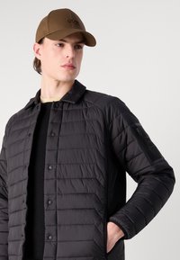 BOSS TARANIS - Lengva striukė - black