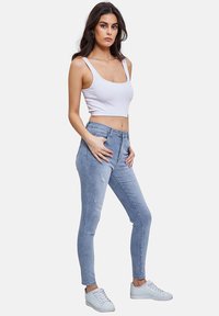Elara PUSH-UP - Jeansy Slim Fit
