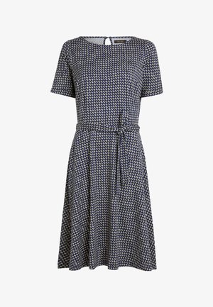 Granatowa sukienka do kolan z beżowym geometrycznym wzorem, krótkimi rękawami, okrągłym dekoltem, dekoltem na plecach oraz paskiem wiązanym w talii.