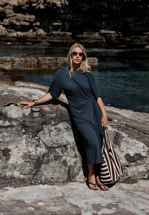 Next, TALL FIT - TIE WAIST MIDI T-SHIRT DRESS . - Jerseykleid - navy