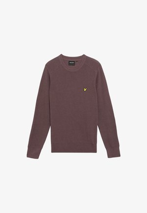 Strickpullover in sanftem Mauve, mit einem runden Halsausschnitt und gerippten Akzenten am Kragen und an den Ärmeln. Kleines gelbes Logo auf der linken Brust.