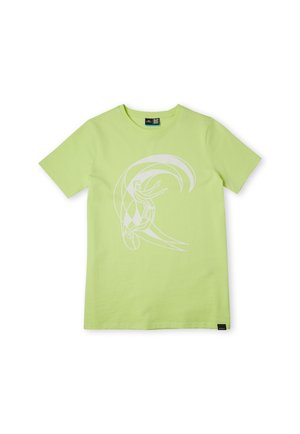 Jasnozielona koszulka z krótkim rękawem i okrągłym dekoltem, z białym abstrakcyjnym nadrukiem surfera na przodzie.