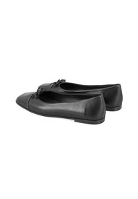 Schwarze Leder-Ballettschuhe mit spitzem Zehenbereich, ausgestattet mit einer dekorativen Schleife an der Vorderseite und einer flachen Sohle. Glatte Textur und elegantes Design.