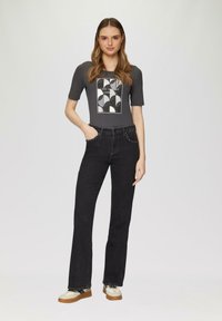 s.Oliver MIT NIETEN - Flared Jeans - graphit