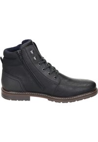 Botas de cuero negro hasta el tobillo con cordones en el frente y cremallera lateral. Ojetes metálicos, superficie texturizada y suela de goma marrón con costura blanca.