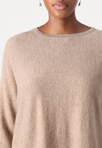 Davida Cashmere CURVED SWEATER - Pullover - mink