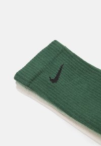 Nike Performance EVERYDAY PLUS CUSH CREW UNISEX 3 PACK - Sportzoknik - light orewood brown/jade horizon/fir/black