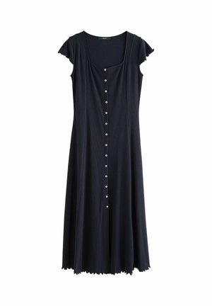 Granatowa sukienka z miękkiego materiału, z krótkimi falbaniastymi rękawami i przodem zapinanym na białe guziki; rozkloszowany dół sięgający do kolan.