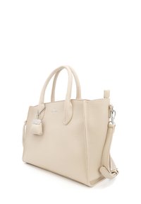 Beżowa skórzana torebka z teksturowaną powierzchnią, dwoma uchwytami na górze i odpinanym paskiem na ramię. Posiada mały akcent w postaci zamka po boku.