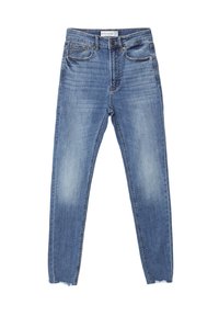 Jeans ajustados de mezclilla azul claro, con una cintura alta, cinco bolsillos, un ligero desvanecimiento y detalles de dobladillo desgastado.