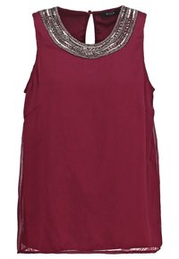 Top senza maniche bordeaux con scollatura decorata da perline, apertura a forma di chiave sulla schiena e un tessuto morbido e leggero con tasche laterali.