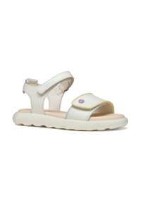 Sandalias blancas de cuero con correas ajustables, suela exterior de color claro y un detalle morado en la hebilla. Cuenta con una plantilla acolchada para mayor comodidad.