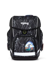 Sac à dos noir avec un motif d'éclair, des accents blancs réfléchissants, un bouton vert et une patch graphique colorée à l'avant.