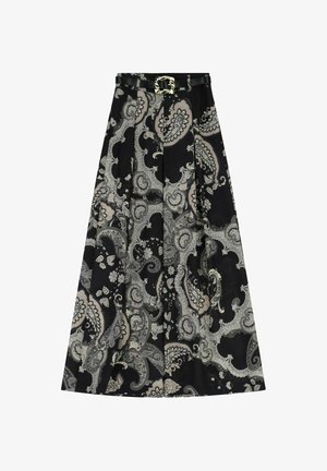 Gonna nera con motivo paisley in grigio e crema. Presenta un design plissettato e una cintura nera con una fibbia dorata decorativa.