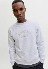 Grijze sweatshirt gemaakt van een katoenmix, met ribgebreide manchetten en zoom, met "ORIGINALS" borduursel in lichtgrijs over de borst.