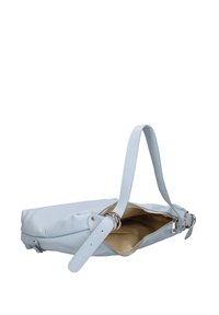 Borsa a tracolla in pelle blu chiaro con superficie texturizzata, forma dritta e una sola tracolla. Interno foderato in tessuto beige.