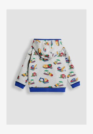 Szara bluza z kapturem z kolorowym nadrukiem pojazdu, z niebieskimi ściągaczami na mankietach i dolnym brzegu oraz sznurkiem w kapturze. Miękka tkanina o gładkiej teksturze.