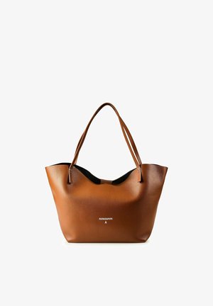 Große braune Ledertasche mit doppelten Schultergurten und kleinem weißem "Patrizia Pepe" Logo auf der Vorderseite in der Mitte.