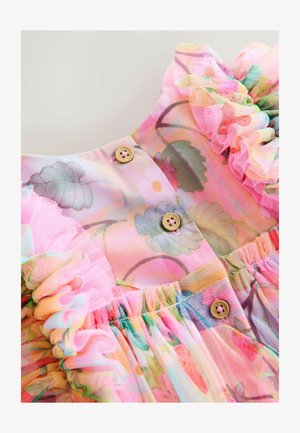 Blomsterprintet kjole med pastelfarver, der har voluminøse ærmer, træknapper og indsamlet tekstur ved taljen for en let fornemmelse.