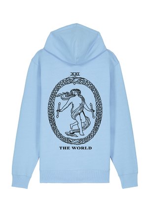 Lichtblauwe hoodie met een zwart grafisch ontwerp van een figuur binnen een sierlijke cirkel, met de teksten "XXI" en "DE WERELD" eronder.