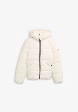 Bílá péřová bunda s kapucí, zipem vpředu, dvěma diagonálními kapsami a černými akcenty podél zipu a kapes. Měkká, prošívaná textura.