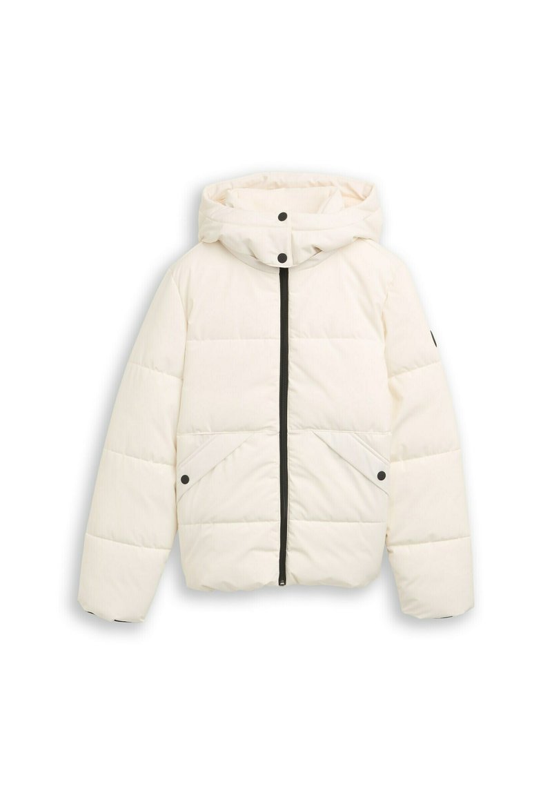 Witte pufferjas met een capuchon, ritssluiting aan de voorkant, twee diagonale zakken en zwarte accenten langs de rits en zakken. Zachte, gestikte textuur.
