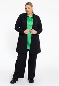 YOEK MIT DETAILS - Kurzmantel - black