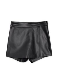 Pantalones cortos de cuero sintético negro con cintura alta, textura suave y forma de línea A con un diseño frontal en capas.